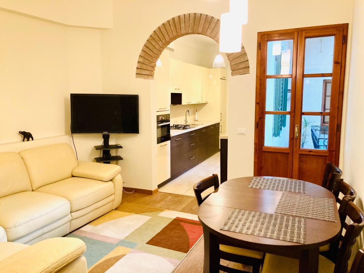 Deluxe Apartment In The Centre Of ฟลอเรนซ์ ภายนอก รูปภาพ